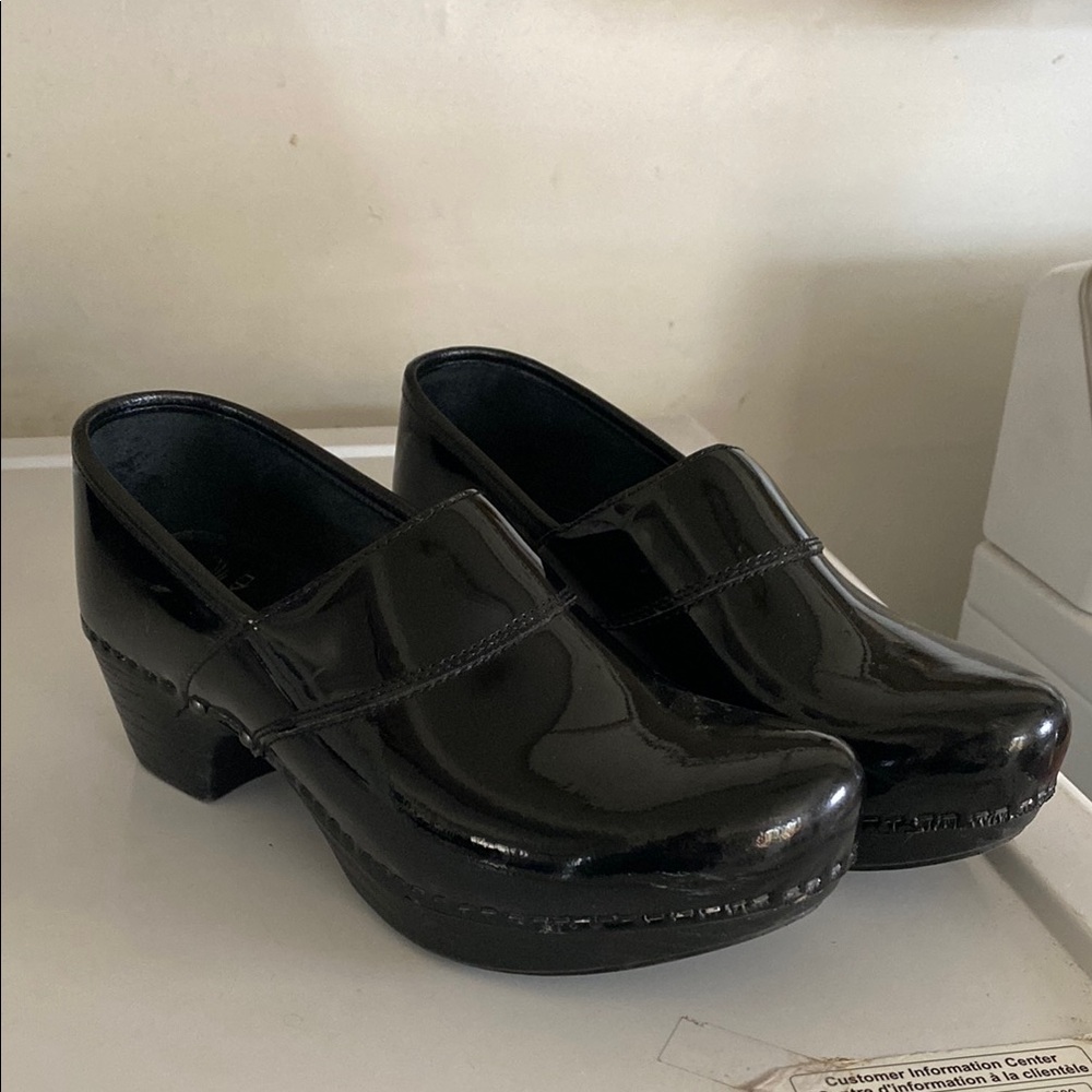 DANSKO Women's Black Patent Clogs 38